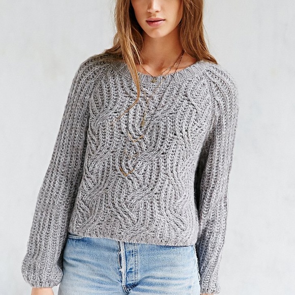 Kimchi Blue Tops - UO Cropped Chunky Cable Knit Sweater